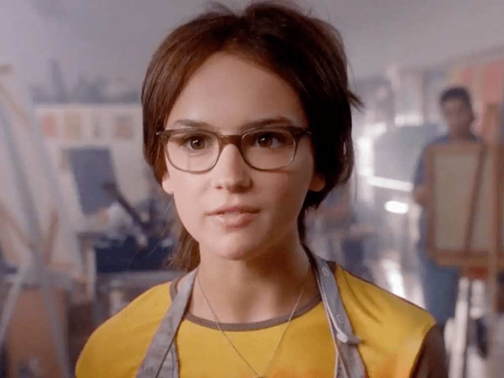Rachael Leigh Cook with her hair tied up and wearing glasses from the movie She's All That